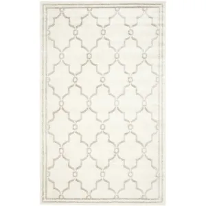 5' x 8' Indoor/Outdoor Area Rug in Ivory / Light Gray