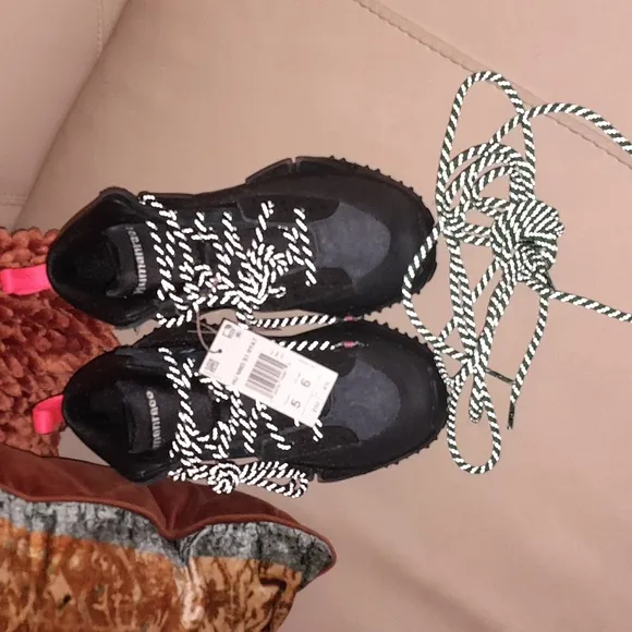 🌺ADIDAS HUMANRACE Sneakers