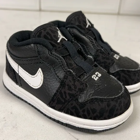 Air Jordan J Man Slip-On For Boys Black Elephant Print 364704-011 Size 4C