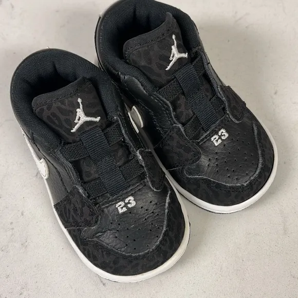 Air Jordan J Man Slip-On For Boys Black Elephant Print 364704-011 Size 4C