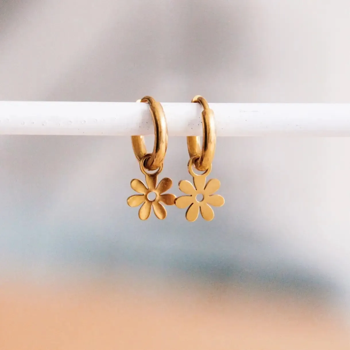 Bazou | Stainless Hoop Earrings with  Gold Daisy Flower Charm