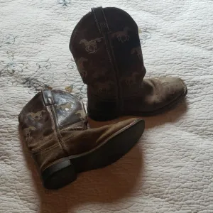 Brown Cowboy Boots with Horse Design