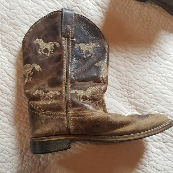 Brown Cowboy Boots with Horse Design