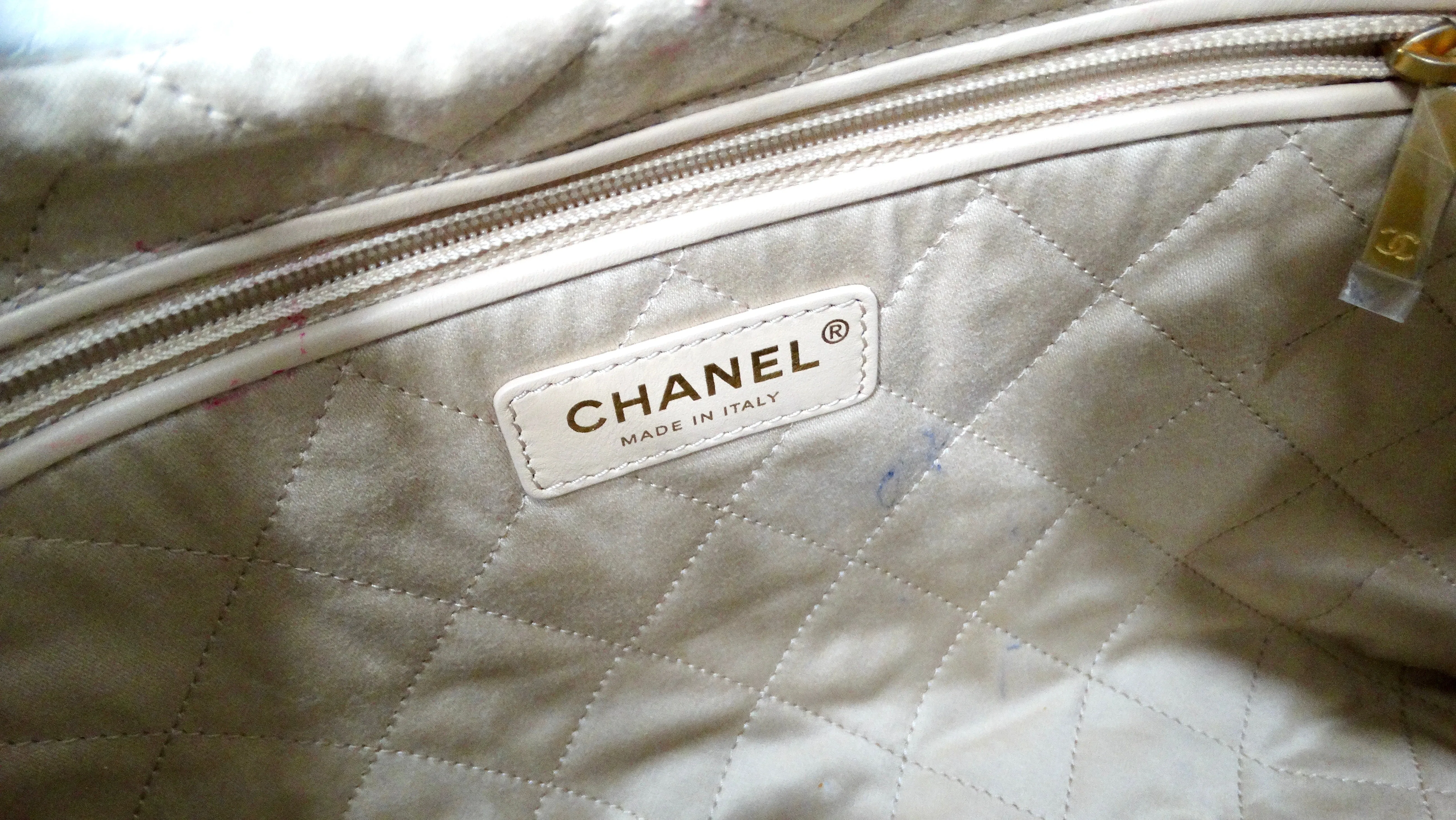 Chanel White Small 22 Shiny Calfskin Leather Hobo Bag