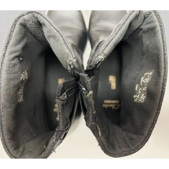 Clark's Riddle Avant black pebbled leather ankle bootie. Size 7.5