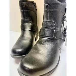 Clark's Riddle Avant black pebbled leather ankle bootie. Size 7.5