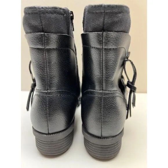 Clark's Riddle Avant black pebbled leather ankle bootie. Size 7.5