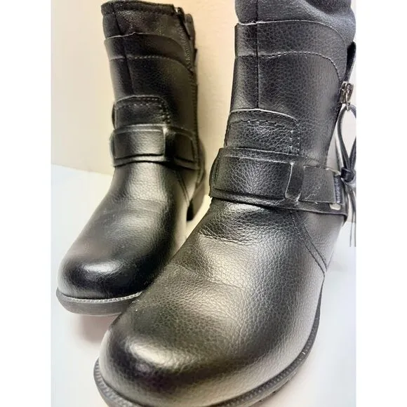 Clark's Riddle Avant black pebbled leather ankle bootie. Size 7.5