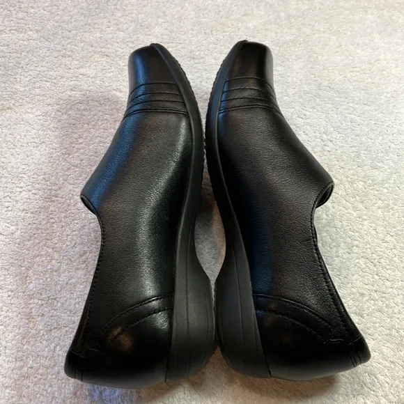 Dansko Franny black leather clogs