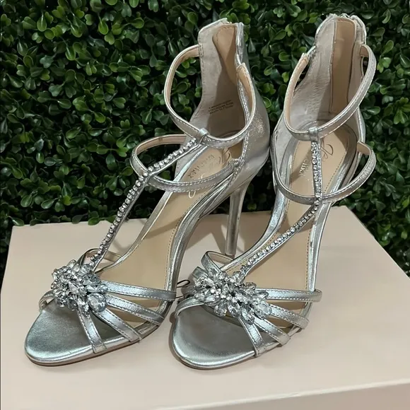 Jewel Badgley Mischka Hazel II embellished t-strap sandal Size 5.5