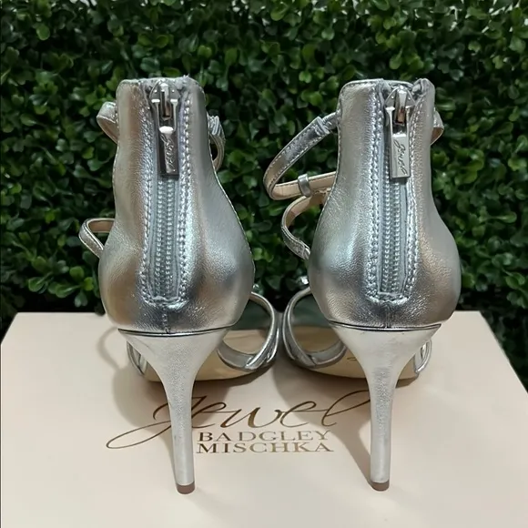 Jewel Badgley Mischka Hazel II embellished t-strap sandal Size 5.5