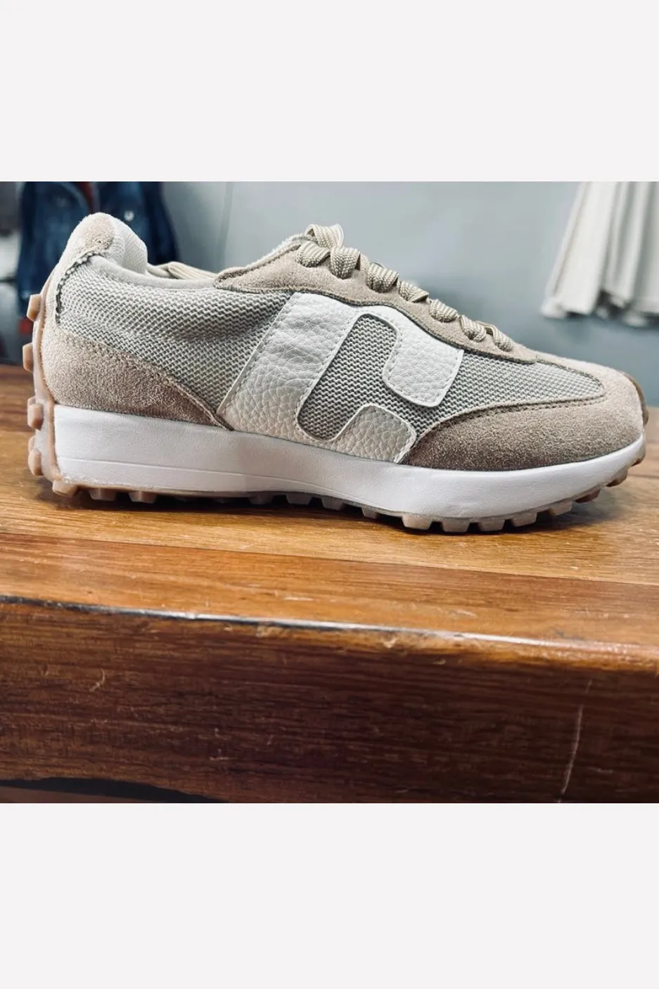 Joanie Sneaker