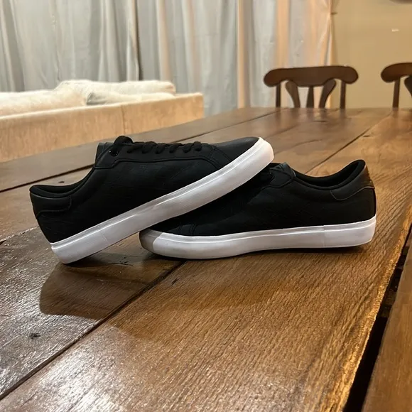 Lacoste Men’s Powercourt Sneakers 8.5 Great Condition!