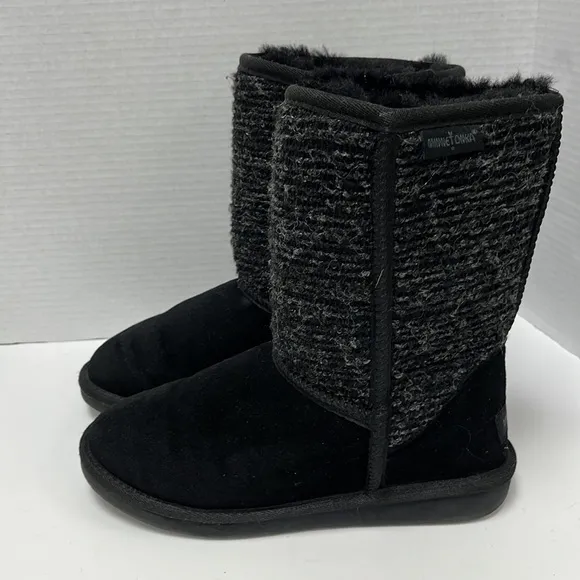 Minnetonka short boots! Nice!