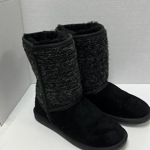 Minnetonka short boots! Nice!