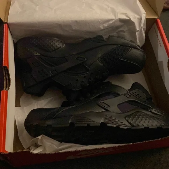 Nike Huaraches Black Never Worn