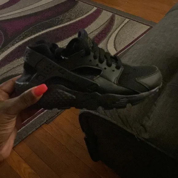 Nike Huaraches Black Never Worn