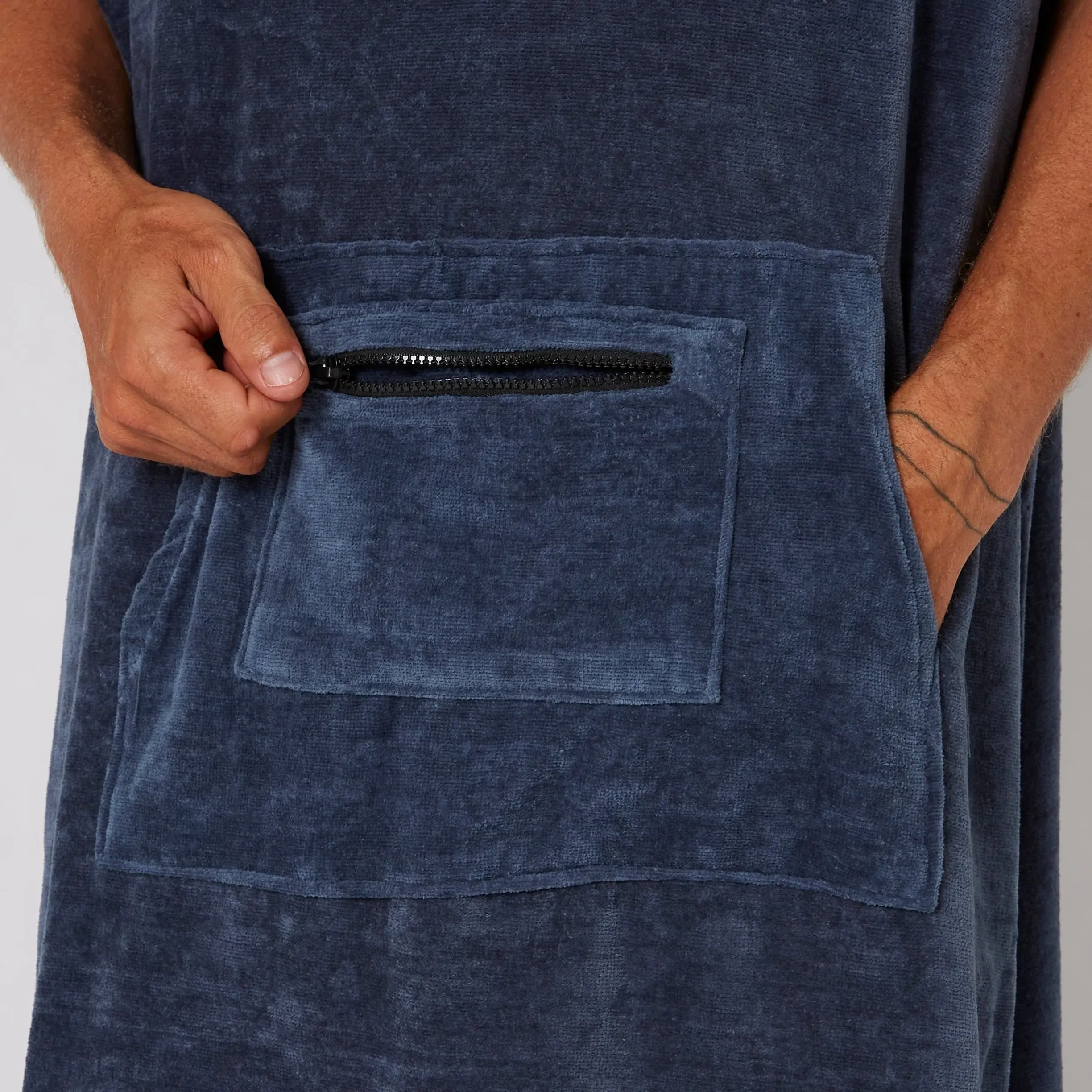 O&E X REAL SURF ADULT HOODED PONCHO - NAVY