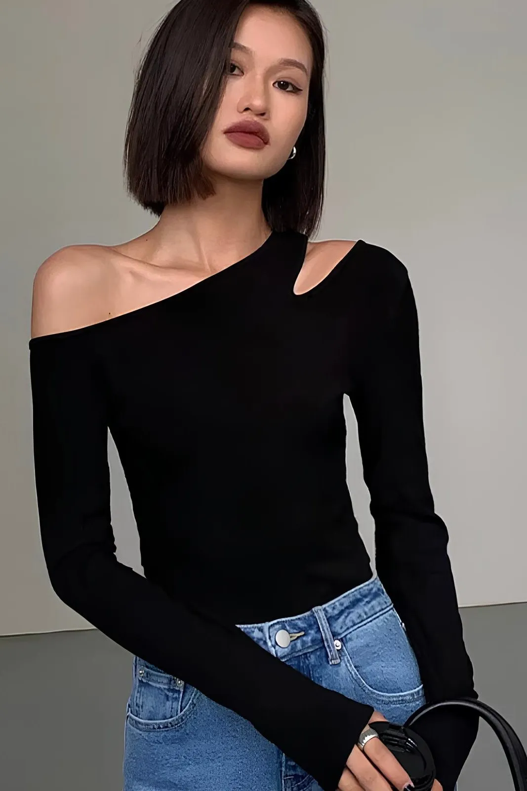 Off-Shoulder Hollow-Out Blouse – Sleek & Sexy Streetwear Essential