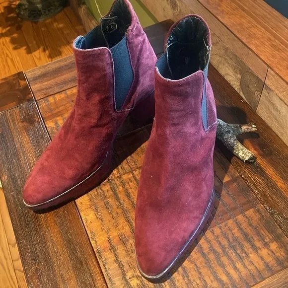 Stephane Kelian Paris burgundy wine suede booties