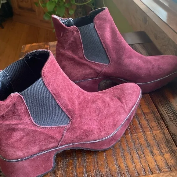 Stephane Kelian Paris burgundy wine suede booties