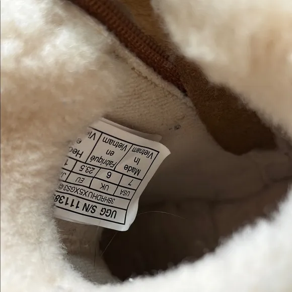 UGG sherpa Stylish Tan and Cream Toddler Boots size 7 EUC free shipping