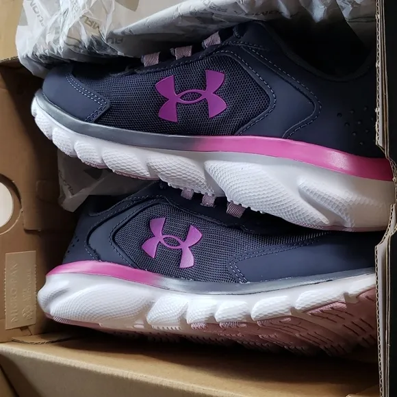 UNDER Armour Girls Sneakers size 4y