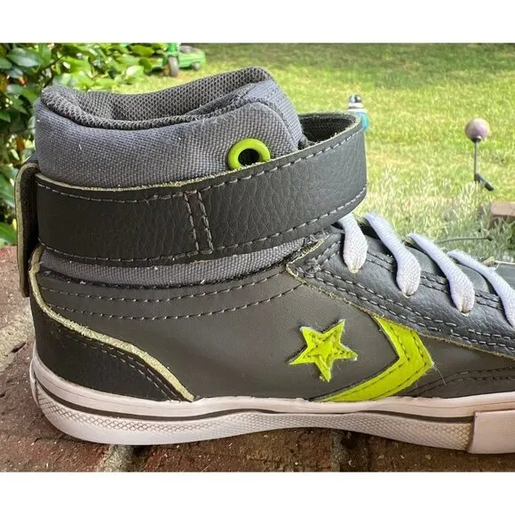 Youth Grey &amp; Green Converse Allstars— 12